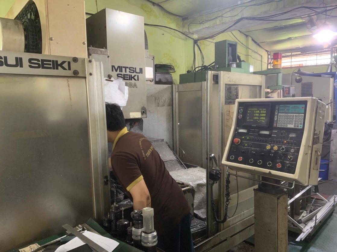 CNC lathe machine 1.jpg